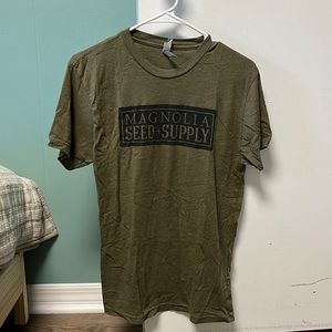 Magnolia Tee